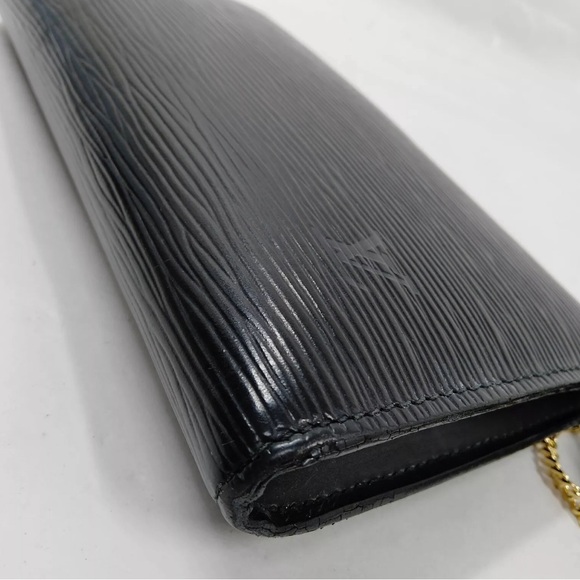 EUC Louis Vuitton LV Pochette Accessory Pouch Handbag with COA, box and dust bag - Picture 9 of 13